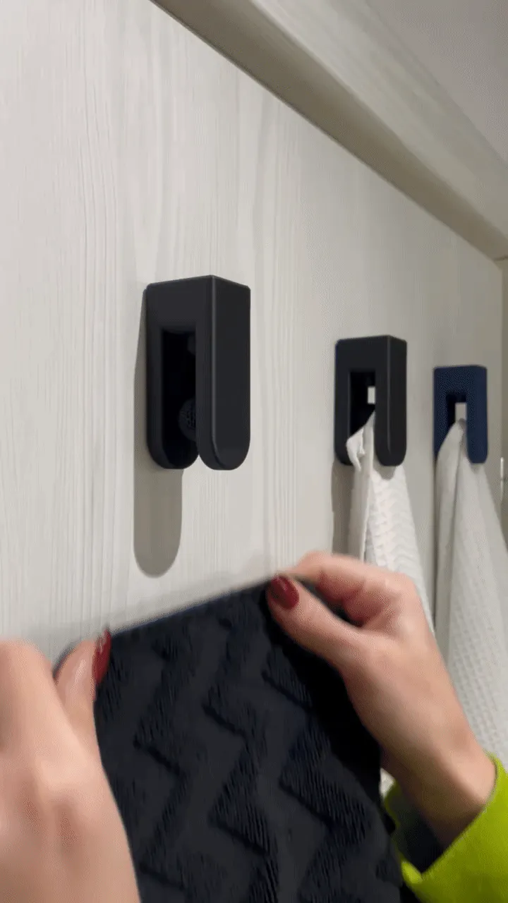Auto-Locking Gravity Hanger Hook