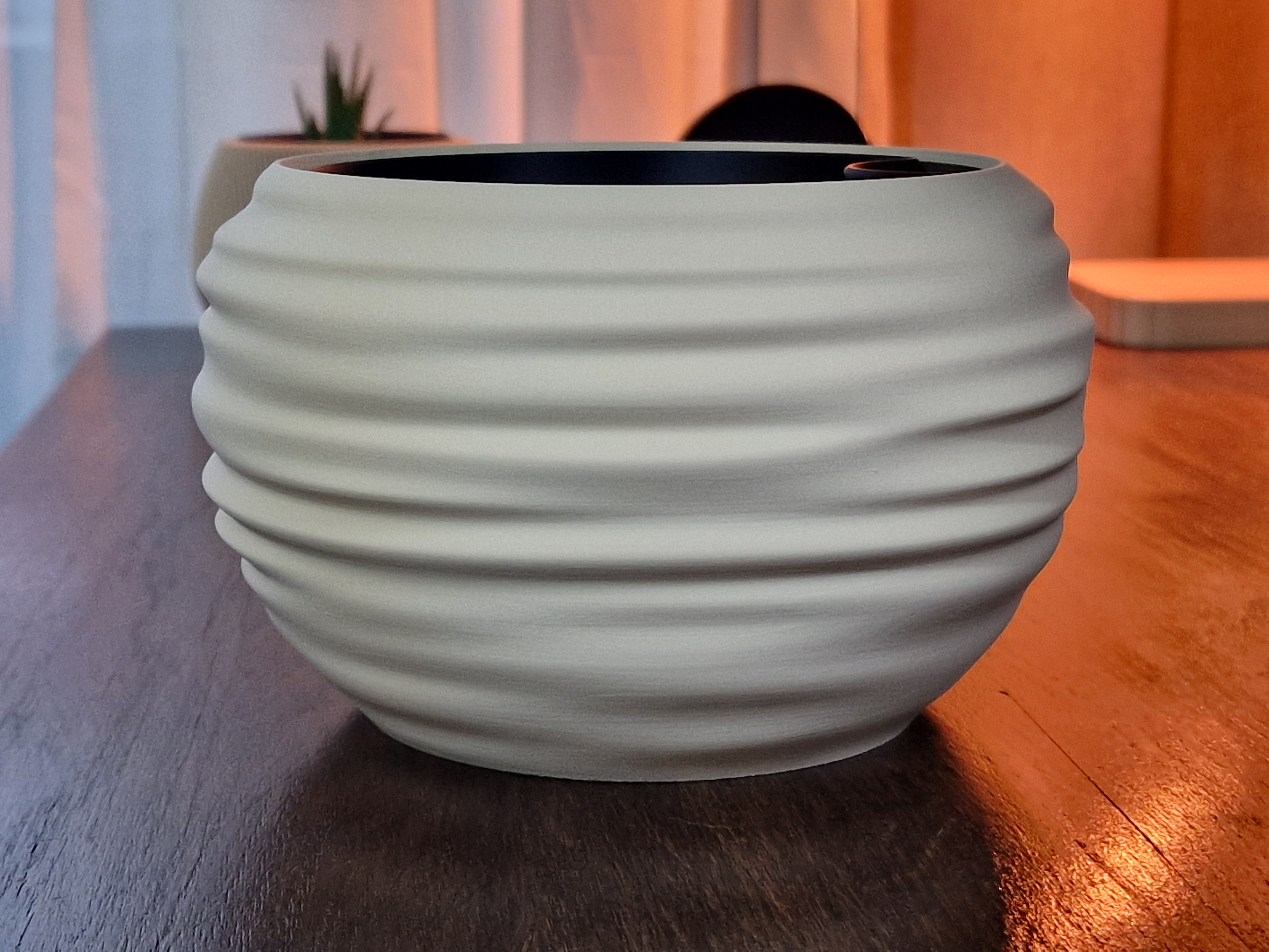 Organic-Texture Self-Watering Planter, photo 4