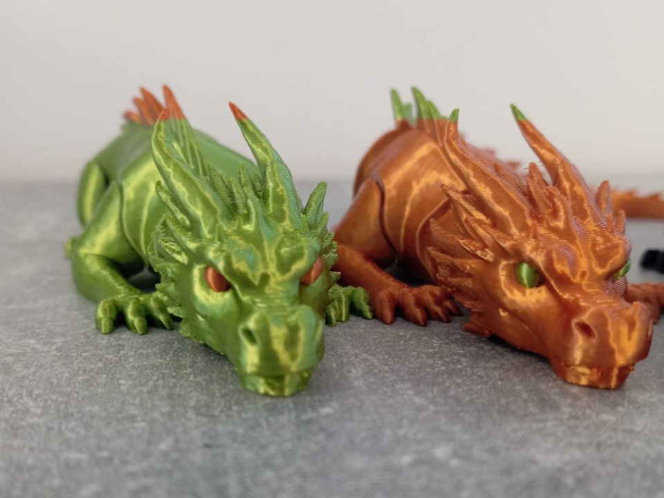 Dragão flexível com espinhos