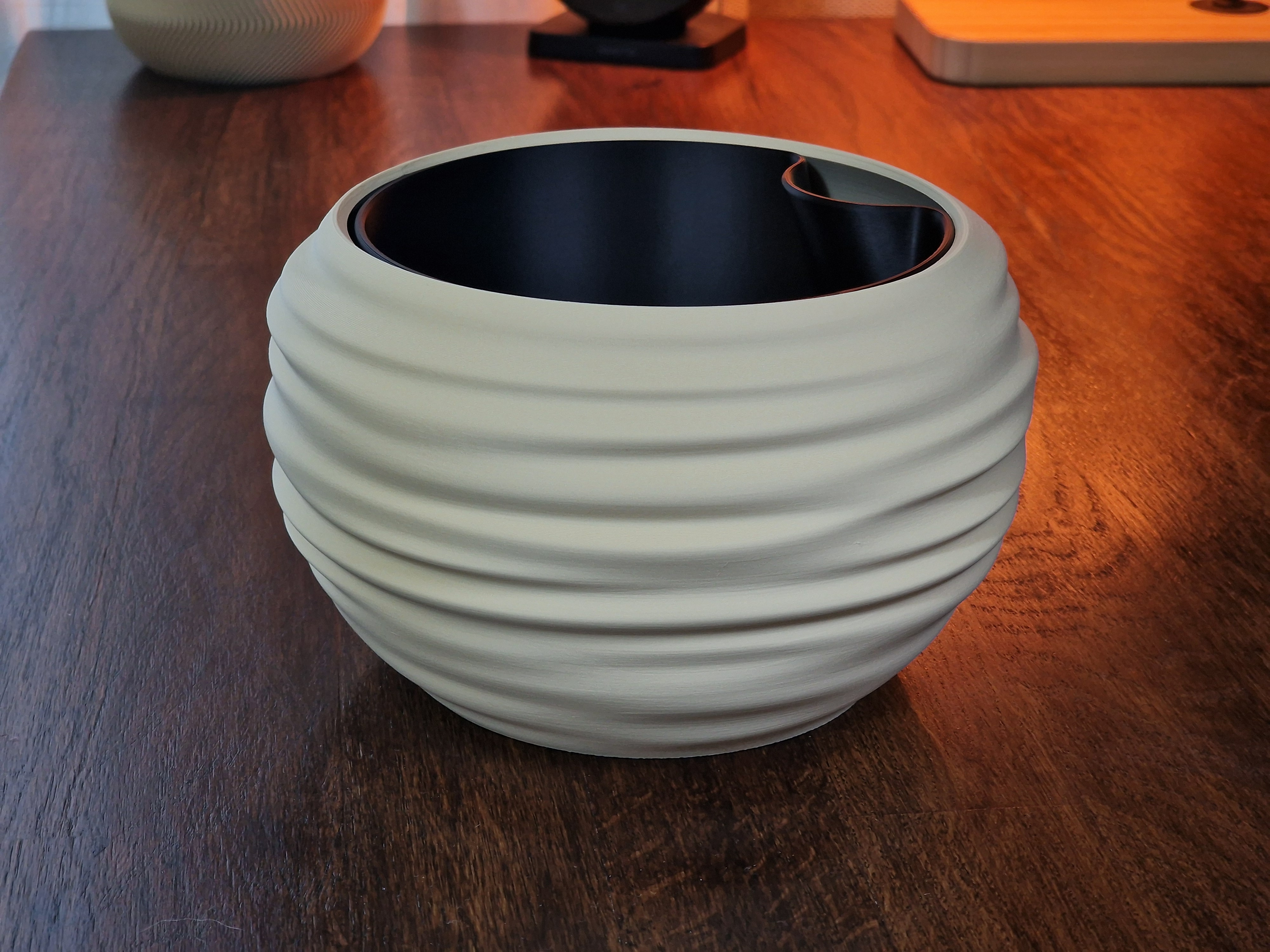 Organic-Texture Self-Watering Planter, photo 3