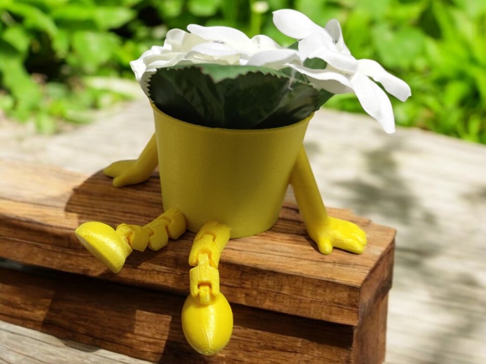 Articulated planter with little feet