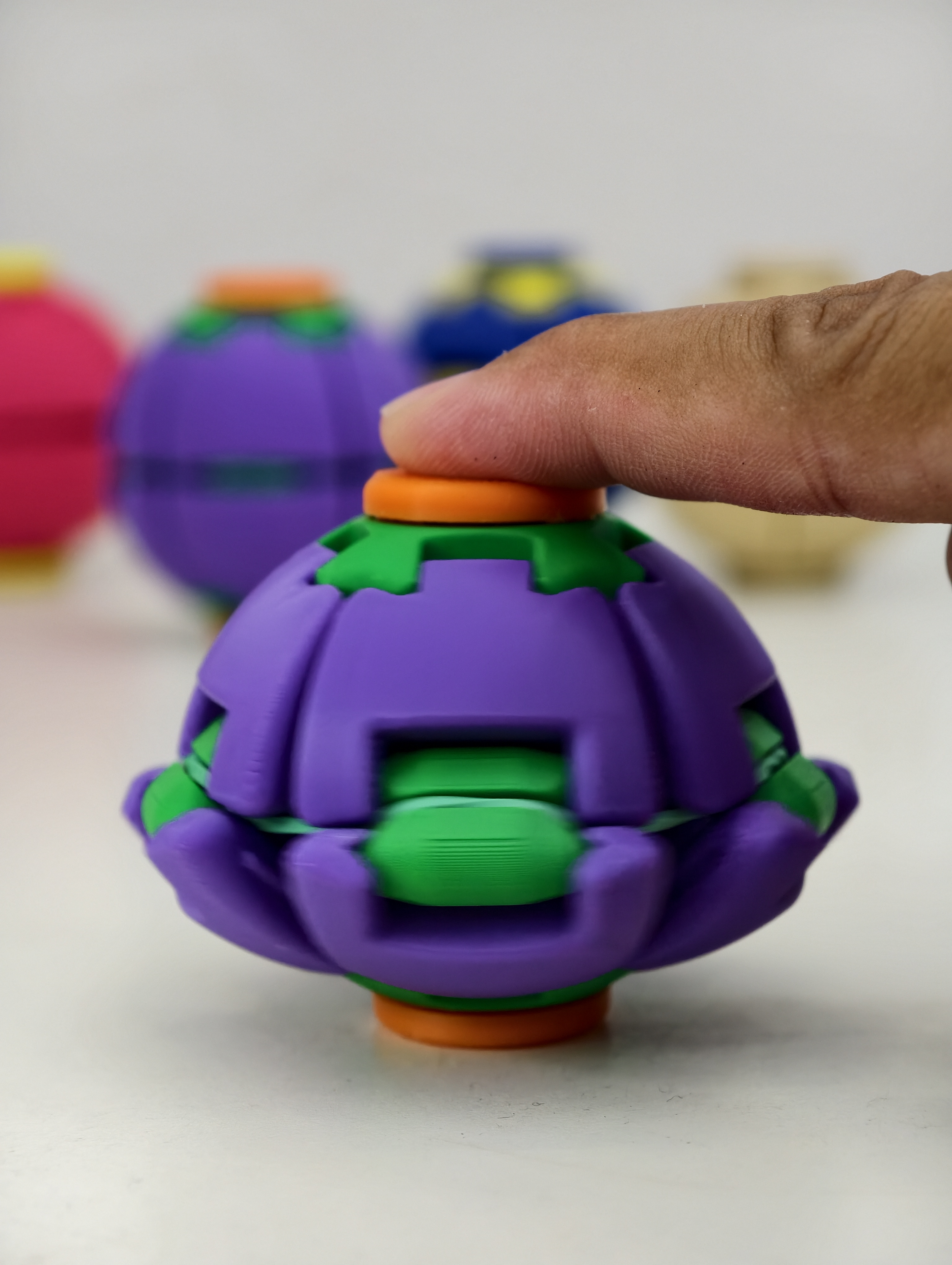 Press-to-Spin Fidget Ball, photo 2