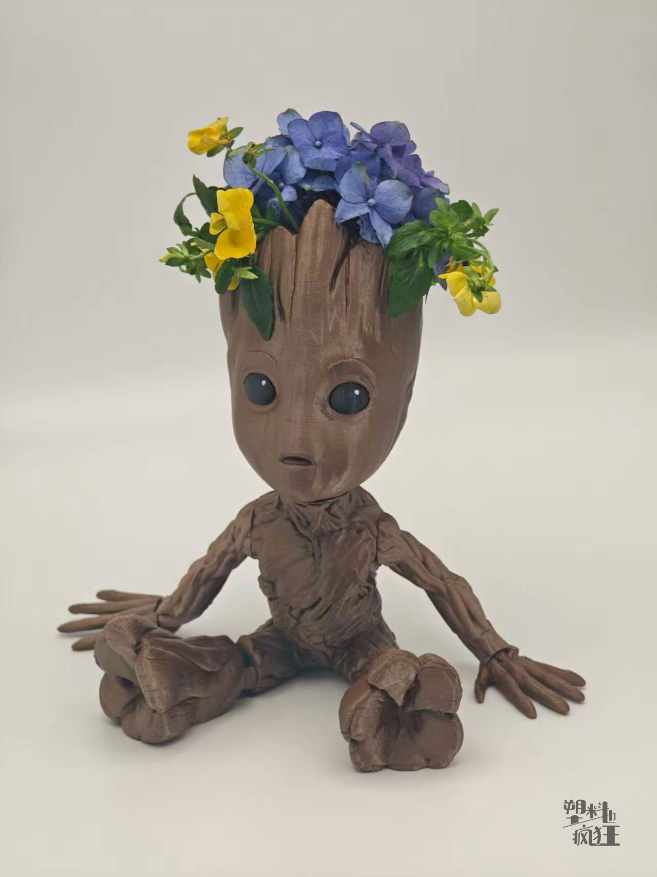 Articulated tree character planter, photo 2