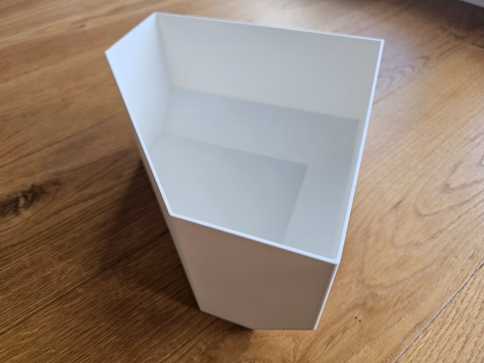 Corner utensil holder
